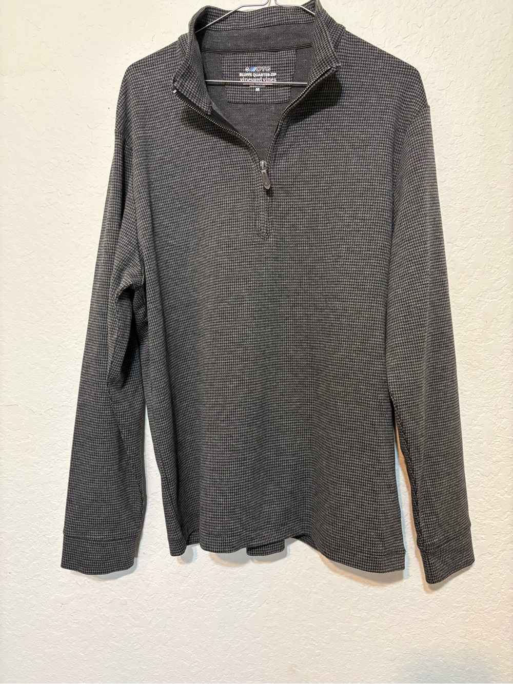 Vineyard Vines Men's Charcoal Bluffs Quarter-Zip Houndstooth Knit Sweater